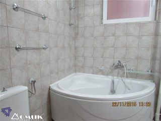 256057
